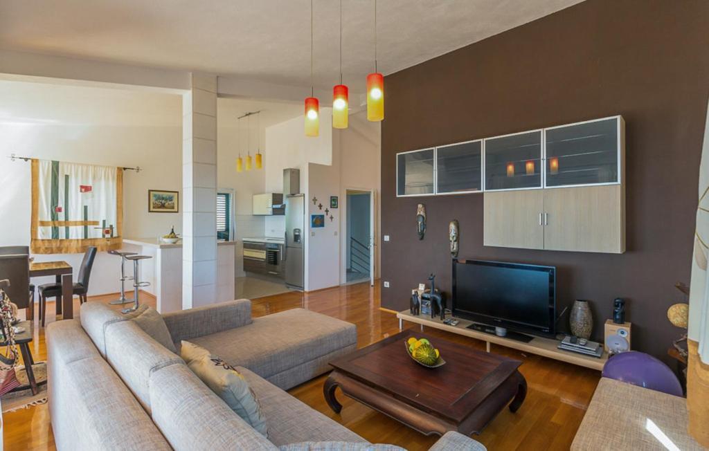 Tara - By Guide Apartma Makarska